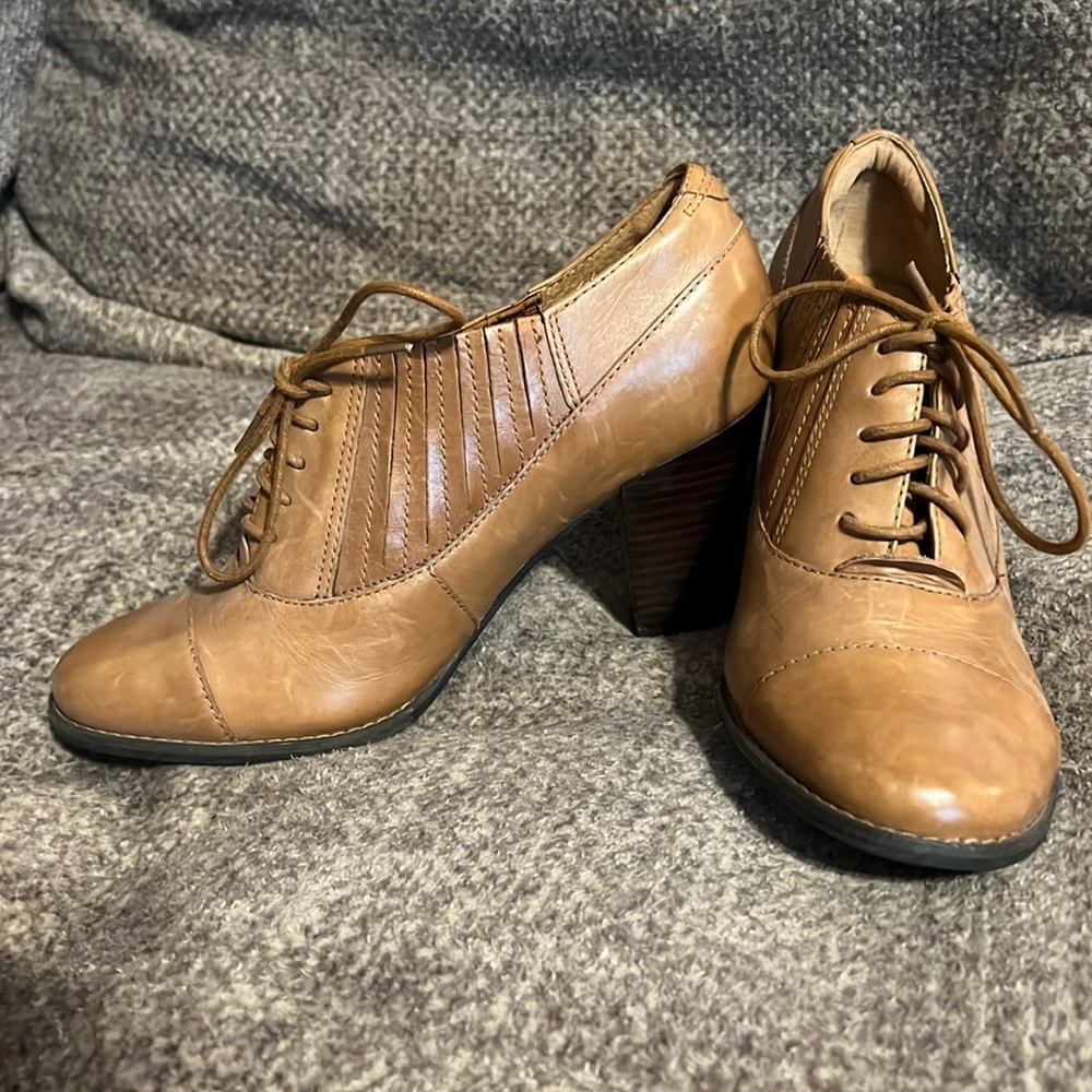 Clarks Tan Leather Boots size 8